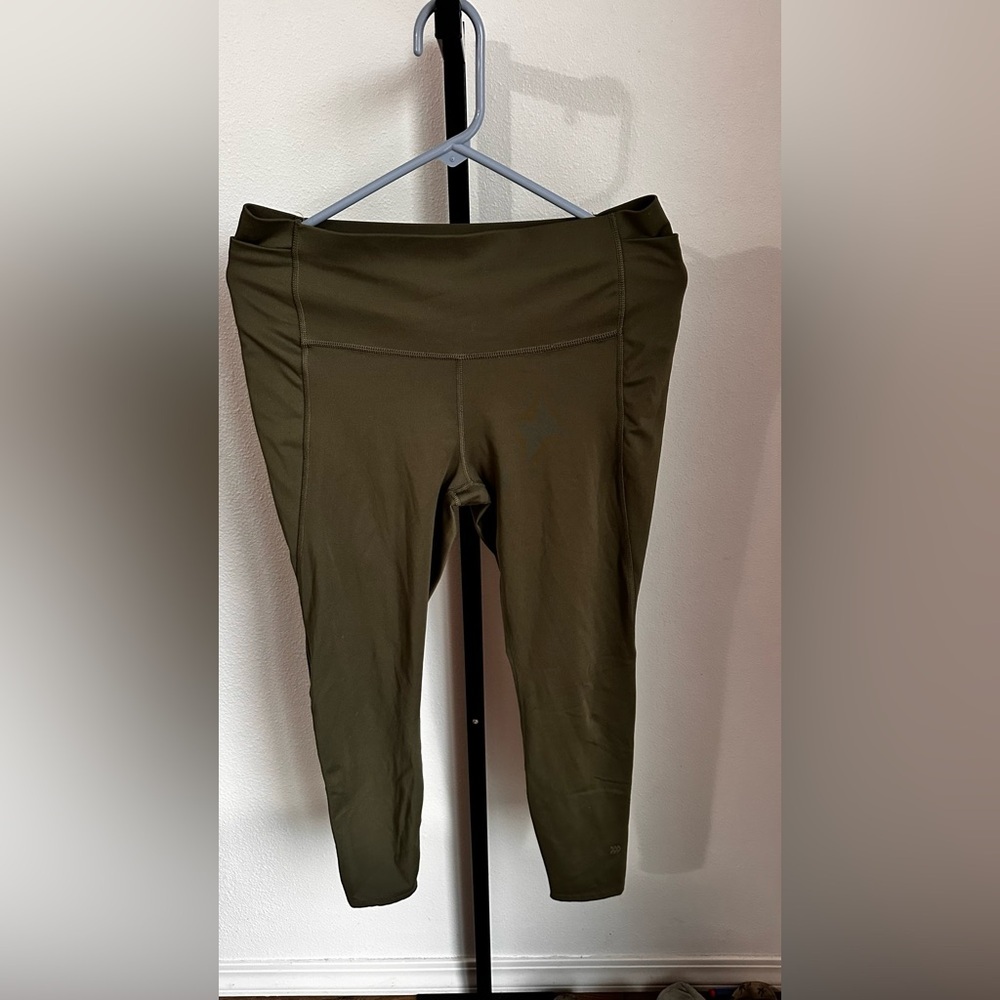 All in motion size large leggings